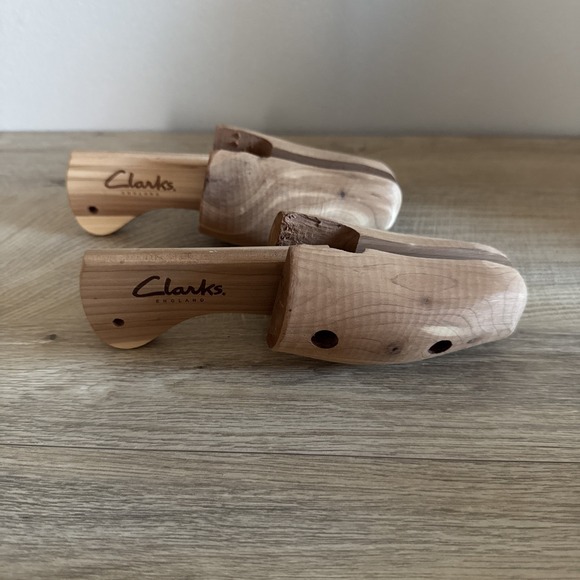 Clarks Shoe Stretchers Insert Small Wooden Shapers Cedar - Picture 1 of 4